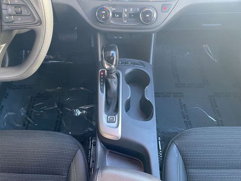 Used 2025 Buick Envista Preferred image 40