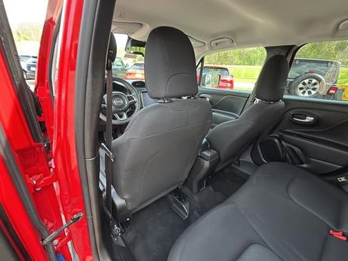 Used 2023 Jeep Renegade Latitude AWD/4WD image 21