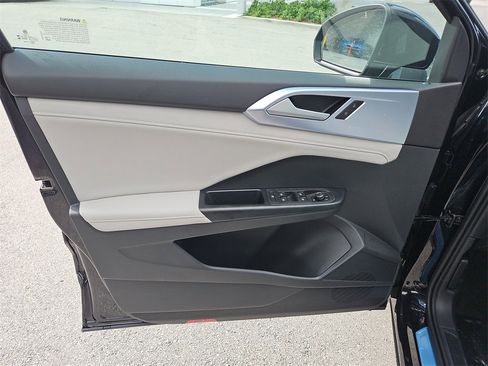 New 2025 Volkswagen Taos SE image 9