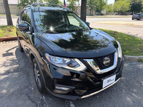 Used 2020 Nissan Rogue SV w/ Sun & Sound Touring Package AWD/4WD image 3