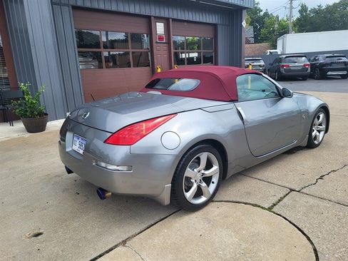 Used 2006 Nissan 350Z Touring RWD image 6