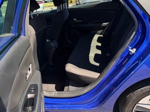 Used 2023 Hyundai Elantra SEL w/ Convenience Package FWD image 19