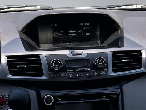 Used 2016 Honda Odyssey SE image 10