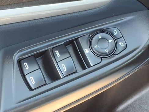 Used 2022 Chevrolet Bolt EUV LT w/ Convenience Package image 14