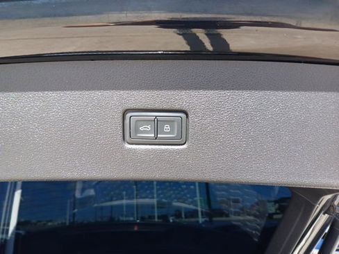 Used 2022 Audi Q8 Premium Plus image 10