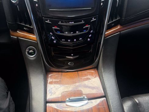 Used 2015 Cadillac Escalade Luxury AWD/4WD image 24