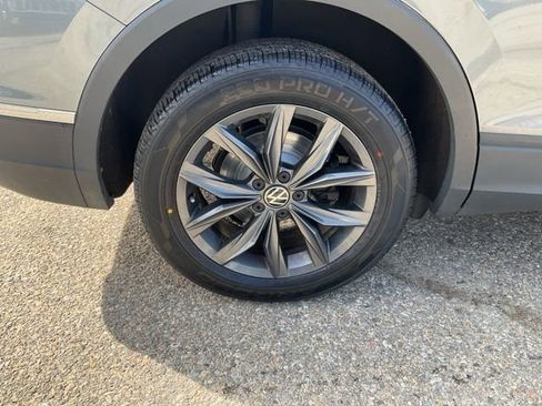 Used 2022 Volkswagen Tiguan SE AWD/4WD image 10
