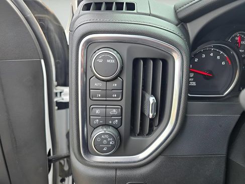 Used 2022 Chevrolet Silverado 1500 LTZ w/ LTZ Convenience Package II AWD/4WD image 22