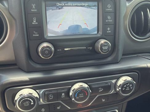 Used 2018 Jeep Wrangler Unlimited Sport S AWD/4WD image 16
