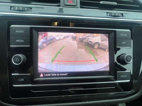 Used 2018 Volkswagen Tiguan S image 20