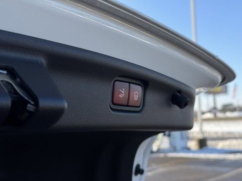 Used 2023 Mercedes-Benz C 300 4MATIC Sedan image 40