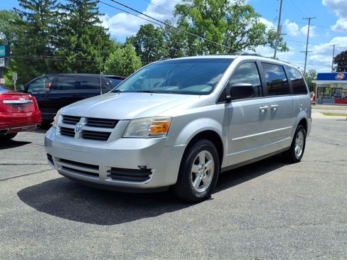 Used 2010 Dodge Grand Caravan Hero w/ Popular Equipment Group FWD image 1