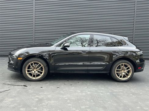 Used 2025 Porsche Macan image 2