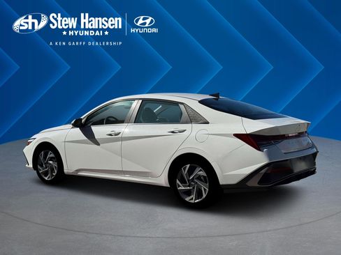 New 2026 Hyundai Elantra Limited FWD image 5