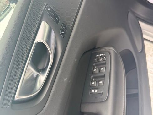 Used 2025 Volvo XC60 B5 Plus image 25
