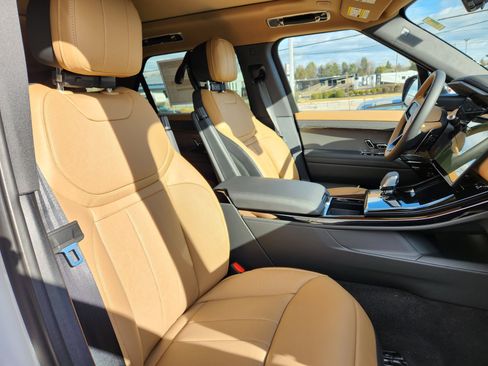 New 2026 Land Rover Range Rover Sport Dynamic SE image 12