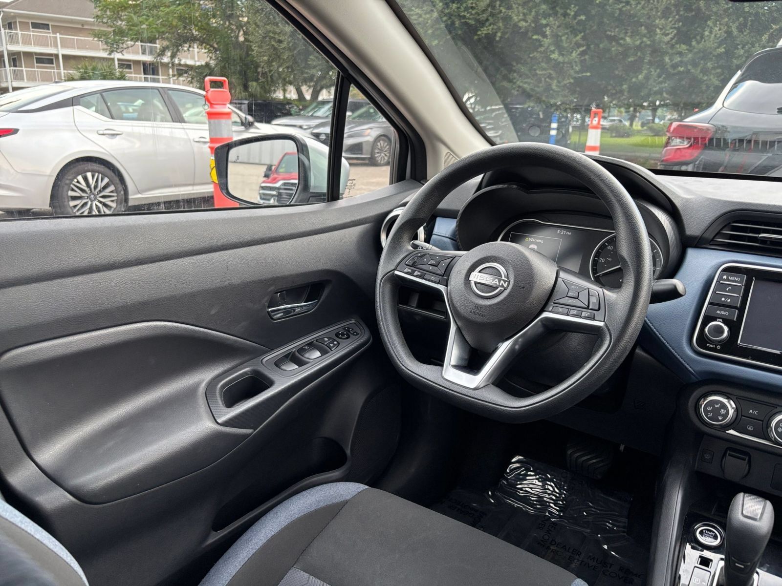 Used 2025 Nissan Versa SV FWD image 31