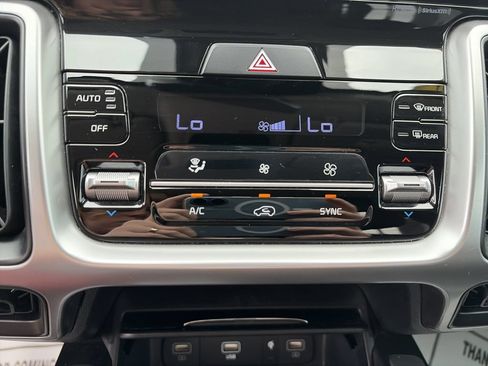 Used 2023 Kia Sorento EX w/ Panoramic Sunroof Package FWD image 25