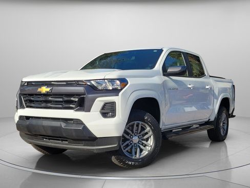 Used 2024 Chevrolet Colorado LT w/ LT Convenience Package image 3