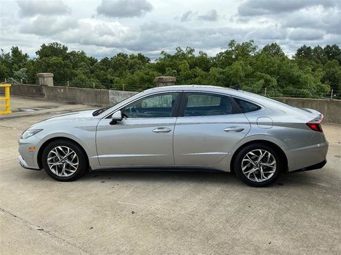 Used 2020 Hyundai Sonata SEL w/ Premium + Sunroof Package FWD image 3
