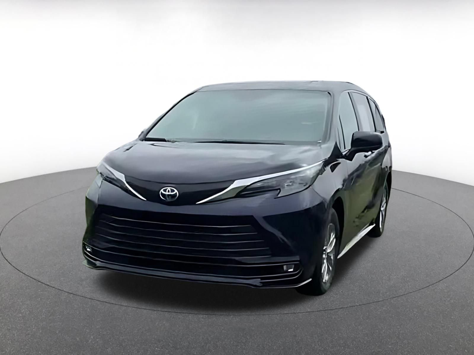 Used 2025 Toyota Sienna XLE FWD image 7