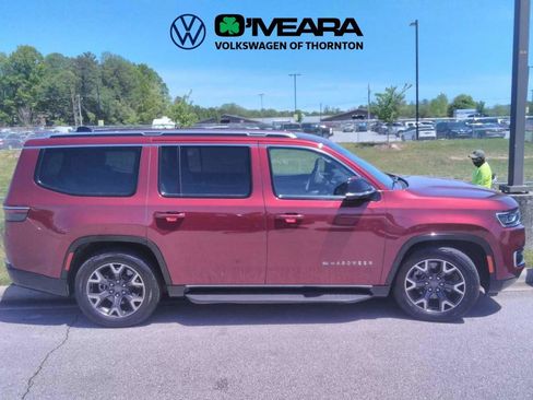 Used 2024 Jeep Wagoneer Series III AWD/4WD image 3