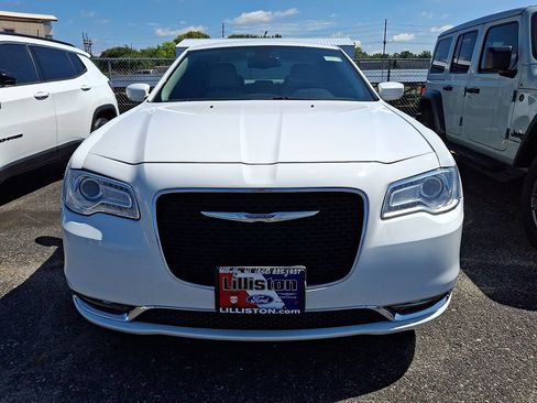 Used 2015 Chrysler 300 Limited w/ Driver Convenience Group AWD/4WD image 2