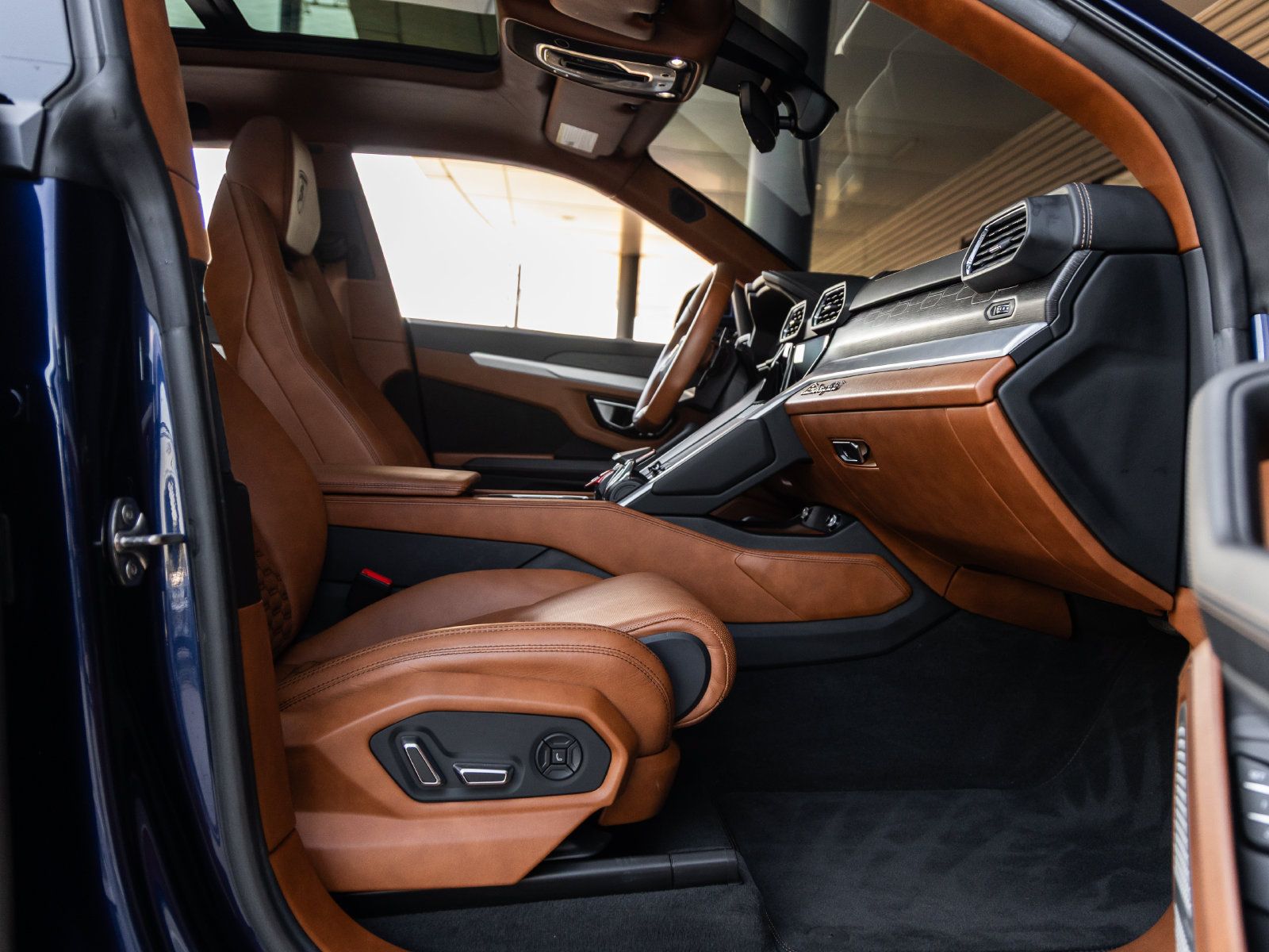 Used 2021 Lamborghini Urus AWD/4WD image 51