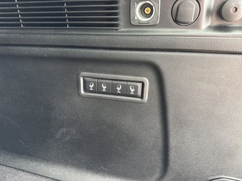 Used 2023 Jeep Wagoneer L Series III w/ Preferred Equipment Group image 39