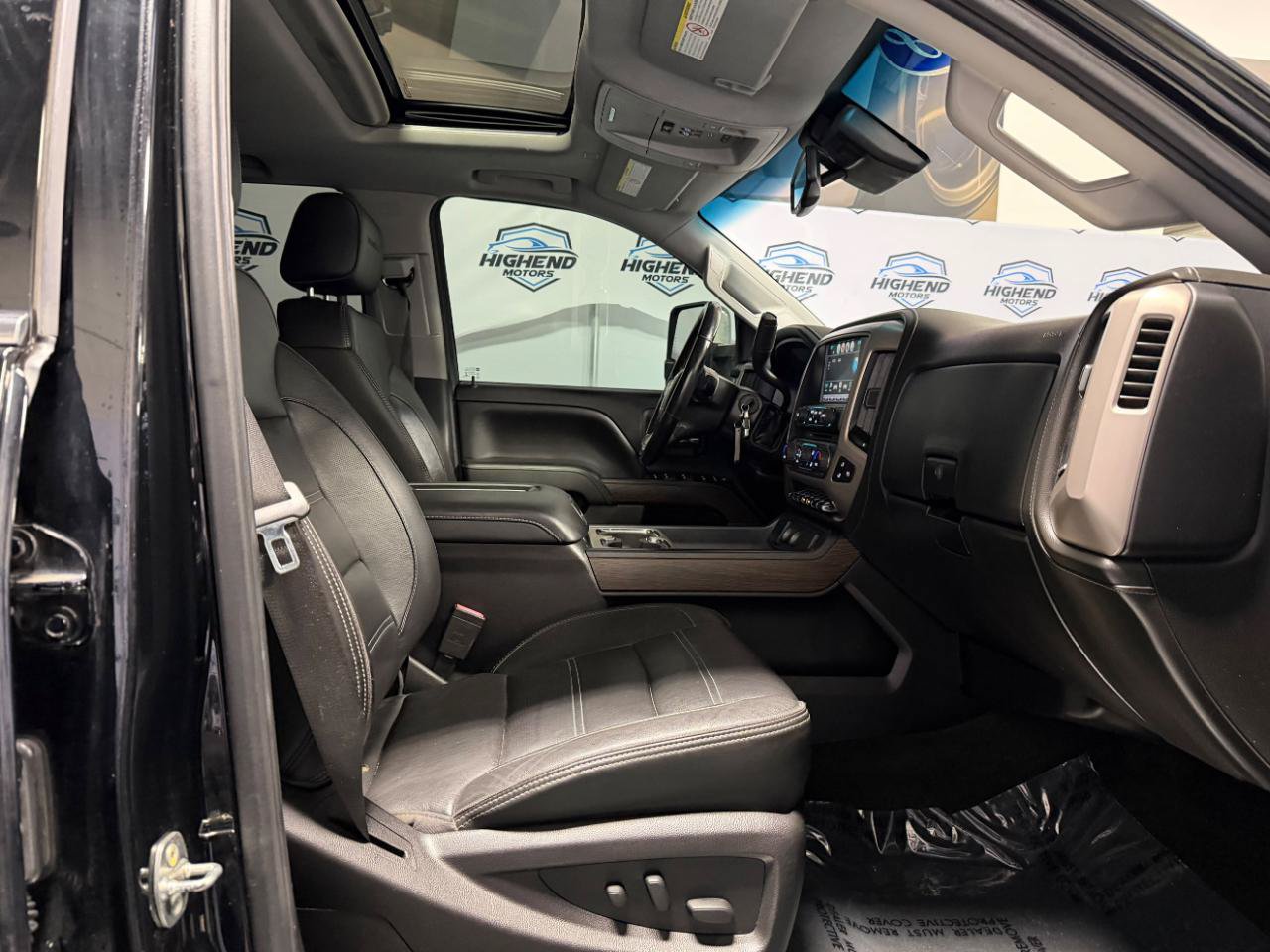 Used 2018 GMC Sierra 2500 Denali w/ Suspension Package, Off-Road AWD/4WD image 25
