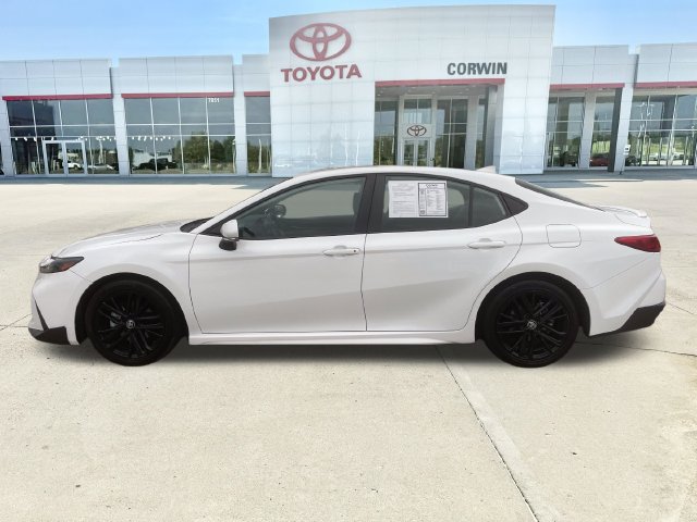 Used 2025 Toyota Camry SE FWD image 2