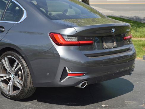 Used 2019 BMW 330i Sedan w/ Premium Package image 3