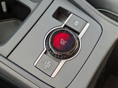 Used 2025 Volkswagen Tiguan SE FWD image 15