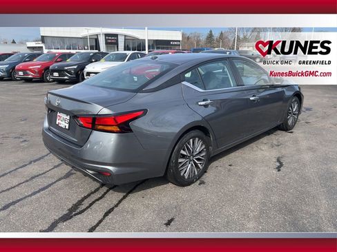 Used 2025 Nissan Altima 2.5 SV image 5