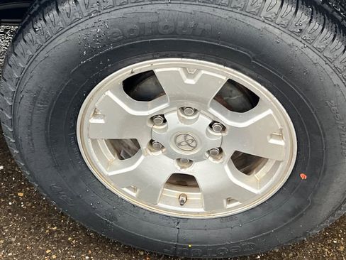 Used 2012 Toyota Tacoma 4x4 Double Cab w/ TRD Off-Road Pkg image 18