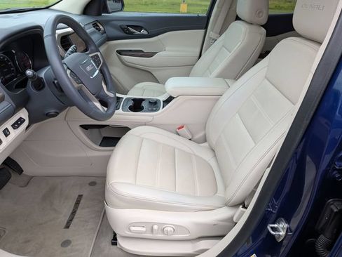 Used 2023 GMC Acadia Denali w/ Denali Ultimate Package FWD image 16
