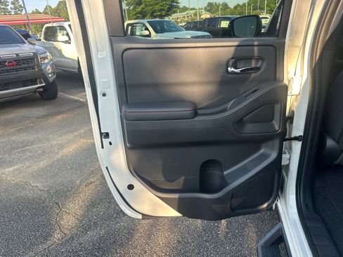 New 2025 Nissan Frontier PRO-4X w/ Pro Convenience Package image 21