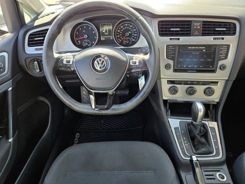 Used 2016 Volkswagen Golf S image 9