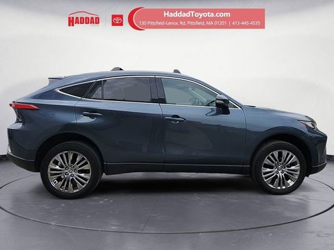 Used 2024 Toyota Venza XLE AWD/4WD image 7