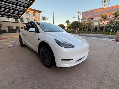 Used 2022 Tesla Model Y Performance AWD/4WD image 4