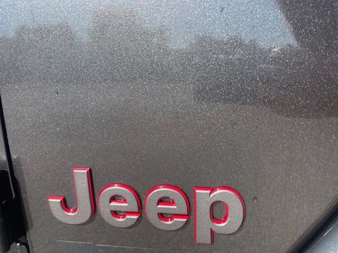 Used 2021 Jeep Wrangler Unlimited Rubicon w/ Cold Weather Group AWD/4WD image 11
