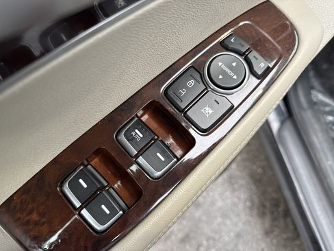 Used 2016 Kia Sorento LX w/ LX Convenience Package image 16