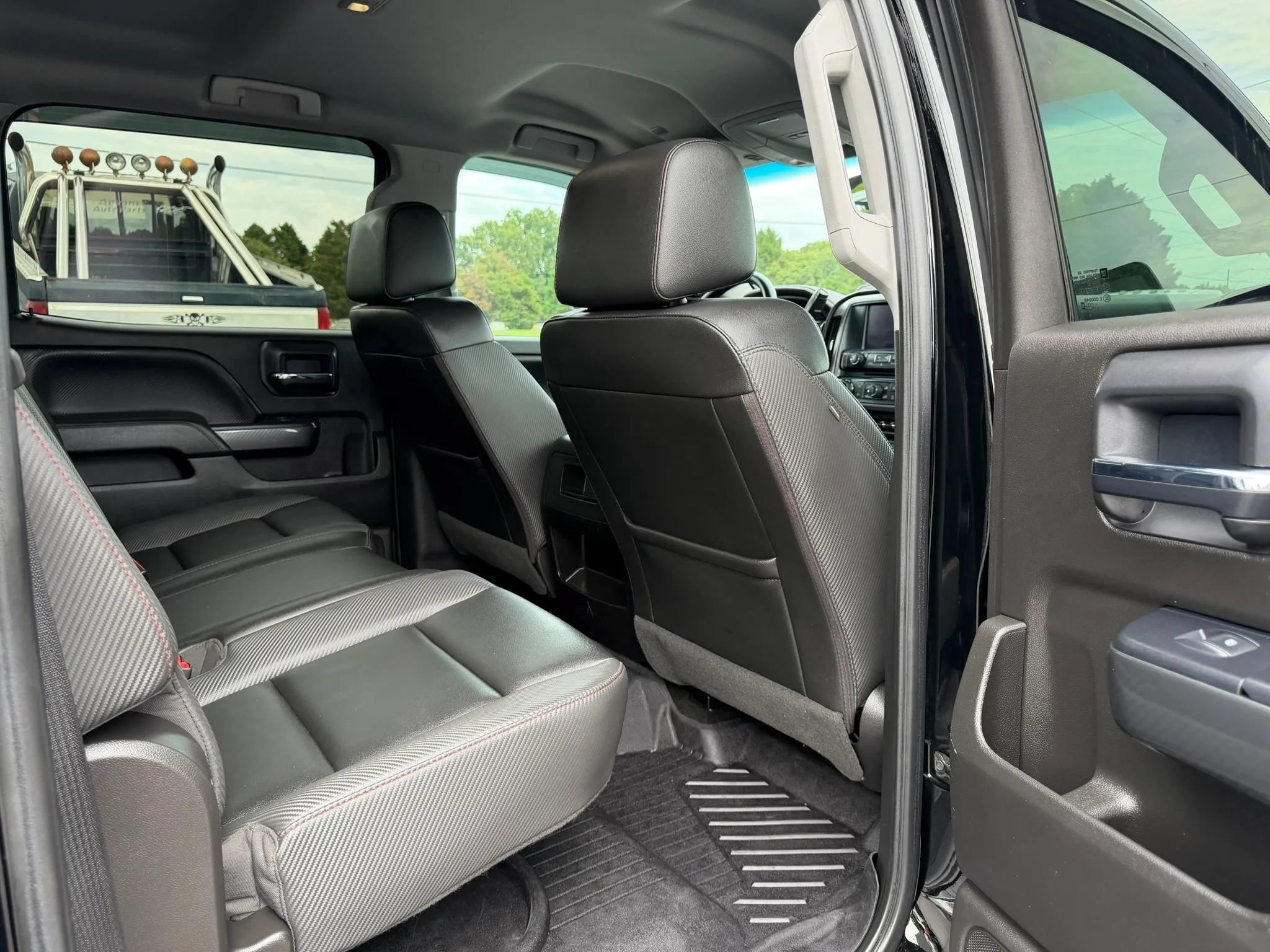 Used 2018 GMC Sierra 2500 SLT w/ Duramax Plus Package AWD/4WD image 25