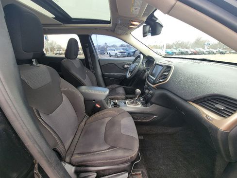 Used 2015 Jeep Cherokee Latitude w/ Comfort/Convenience Group image 34