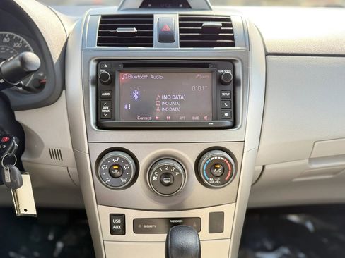 Used 2013 Toyota Corolla LE image 16