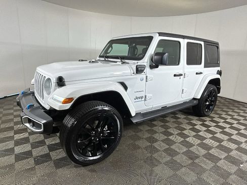 Used 2023 Jeep Wrangler Unlimited Sahara w/ Cold Weather Group AWD/4WD image 8