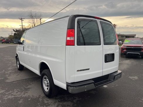Used 2024 Chevrolet Express 2500 w/ Driver Convenience Package image 7