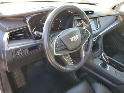 Used 2017 Cadillac XT5 Luxury w/ Driver Awareness Package image 9