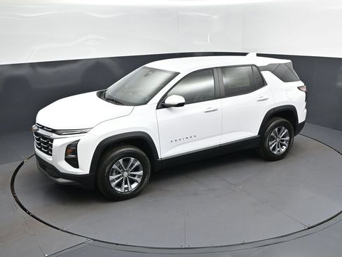 New 2026 Chevrolet Equinox LT w/ Convenience Package II FWD image 32