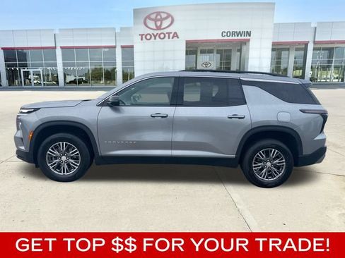 Used 2024 Chevrolet Traverse LT AWD/4WD image 2